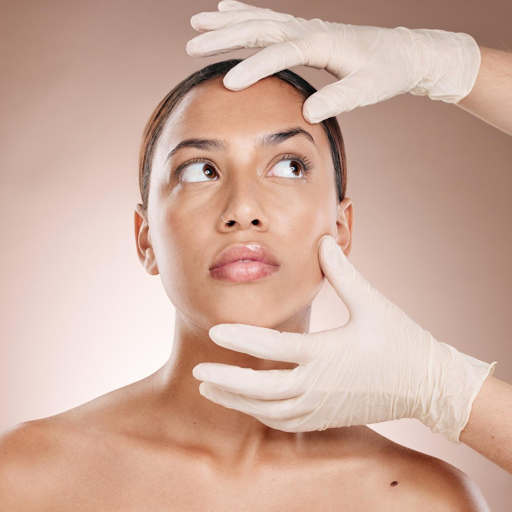 Cosmetic surgery recovery plan discussed with a Cayra Clinic patient coordinator